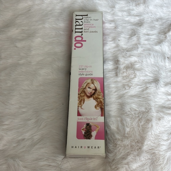 Jessica Simpson clip-in wavy hair extensions. - Picture 2 of 3